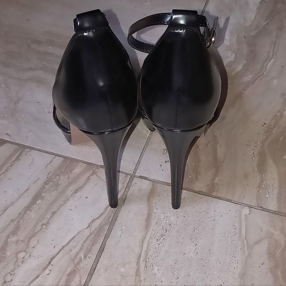 Shoe Dazzle Black stilettos with ankle strap, SIZE 9 Like New! - Picture 3 of 4